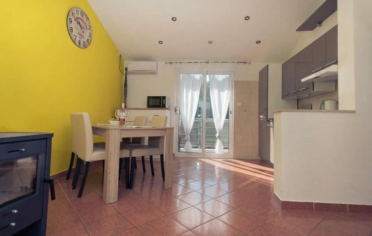 Apartments Marino Трогир